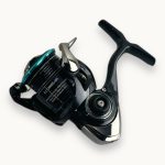 چرخ ماهیگیری DAIWA مدل EMERALDAS کد ELT2000S-XH سایز ۲۰۰۰