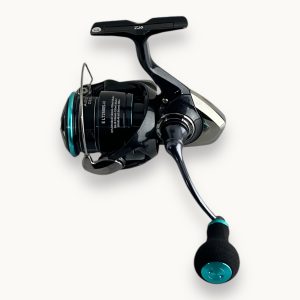 چرخ ماهیگیری DAIWA مدل EMERALDAS کد ELT2500S-H سایز ۲۵۰۰