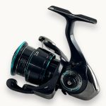 چرخ ماهیگیری DAIWA مدل EMERALDAS کد ELT3000S-H سایز ۳۰۰۰