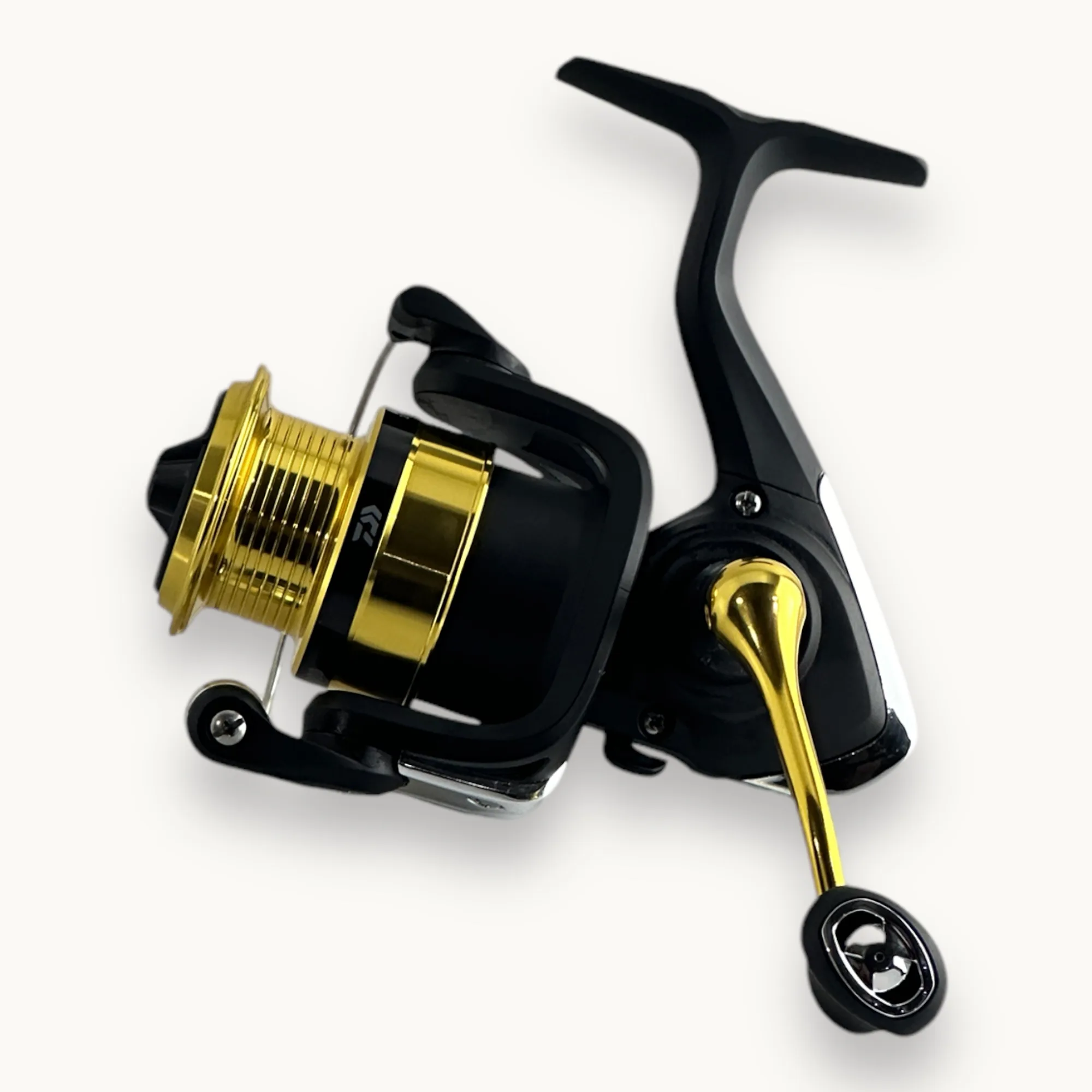 چرخ ماهیگیری DAIWA مدل RS سایز ۲۰۰۰ چرخ ماهیگیری DAIWA مدل RS سایز ۲۰۰۰