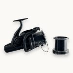 چرخ ماهیگیری کپوری DAIWA مدل EMBLEM 45 SCW QD سایز 5000C