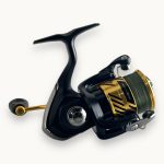 چرخ ماهیگیری DAIWA مدل CROSSFIRE PE TSUKI سایز ۲۰۰۰